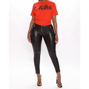 NWT TRAP HOUSE SHORT SLEEVE TOP-RED